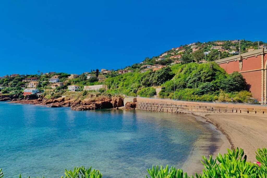 Antheor - vue exceptionnelle - refait à neuf 4 couchages Apartamento Saint-Raphaël Exterior foto